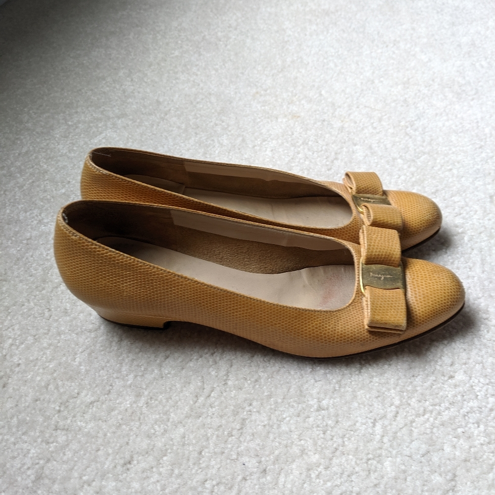 Vintage Ferragamo Vara chunky heels